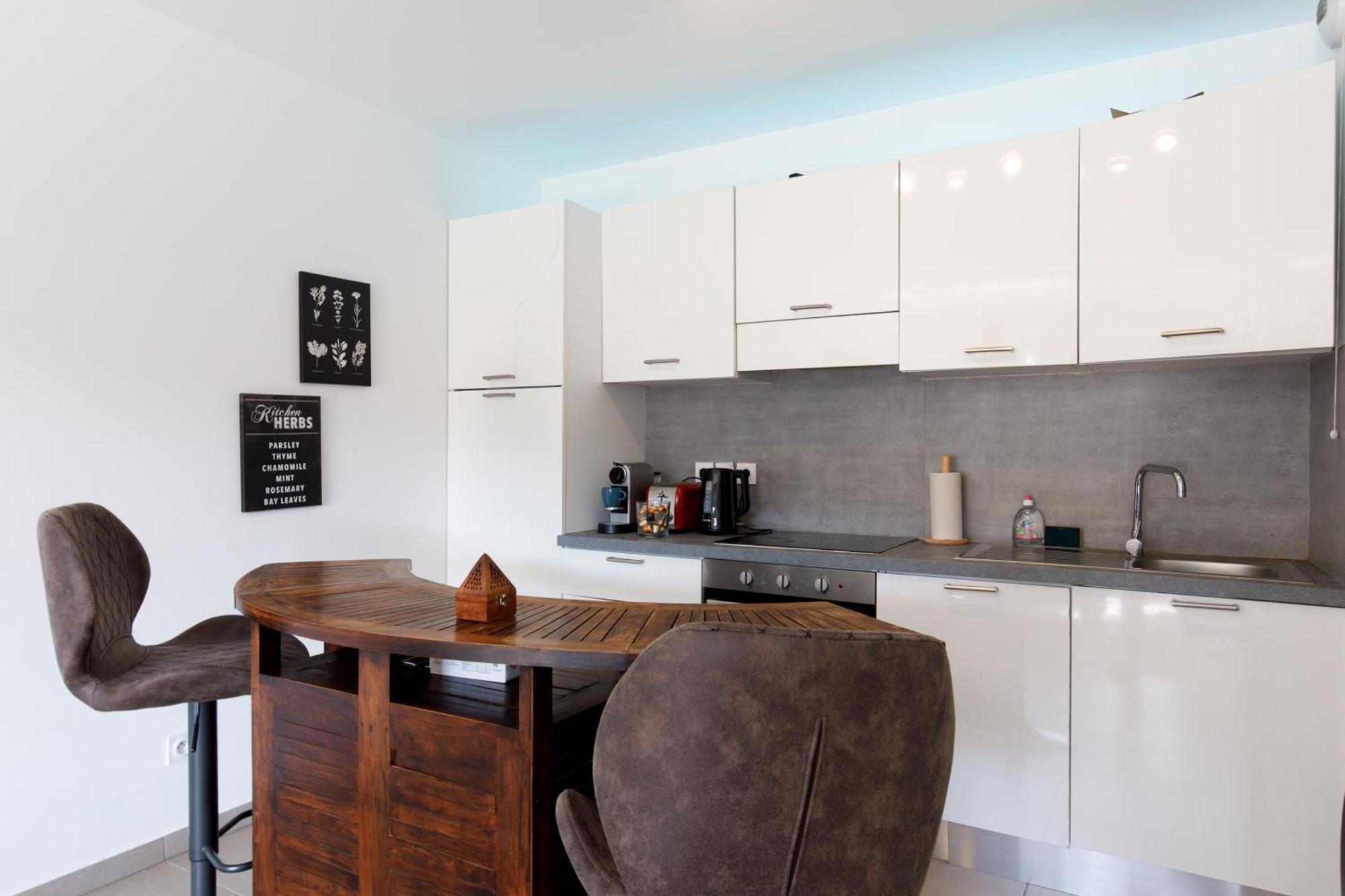 Lovely 2 Bedroom Condo With Pool Vallauris Eksteriør billede