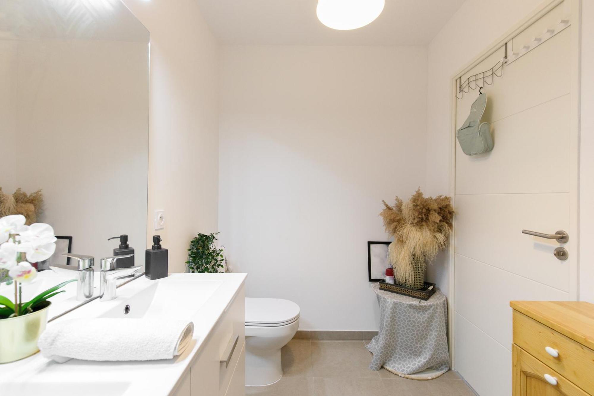 Lovely 2 Bedroom Condo With Pool Vallauris Eksteriør billede