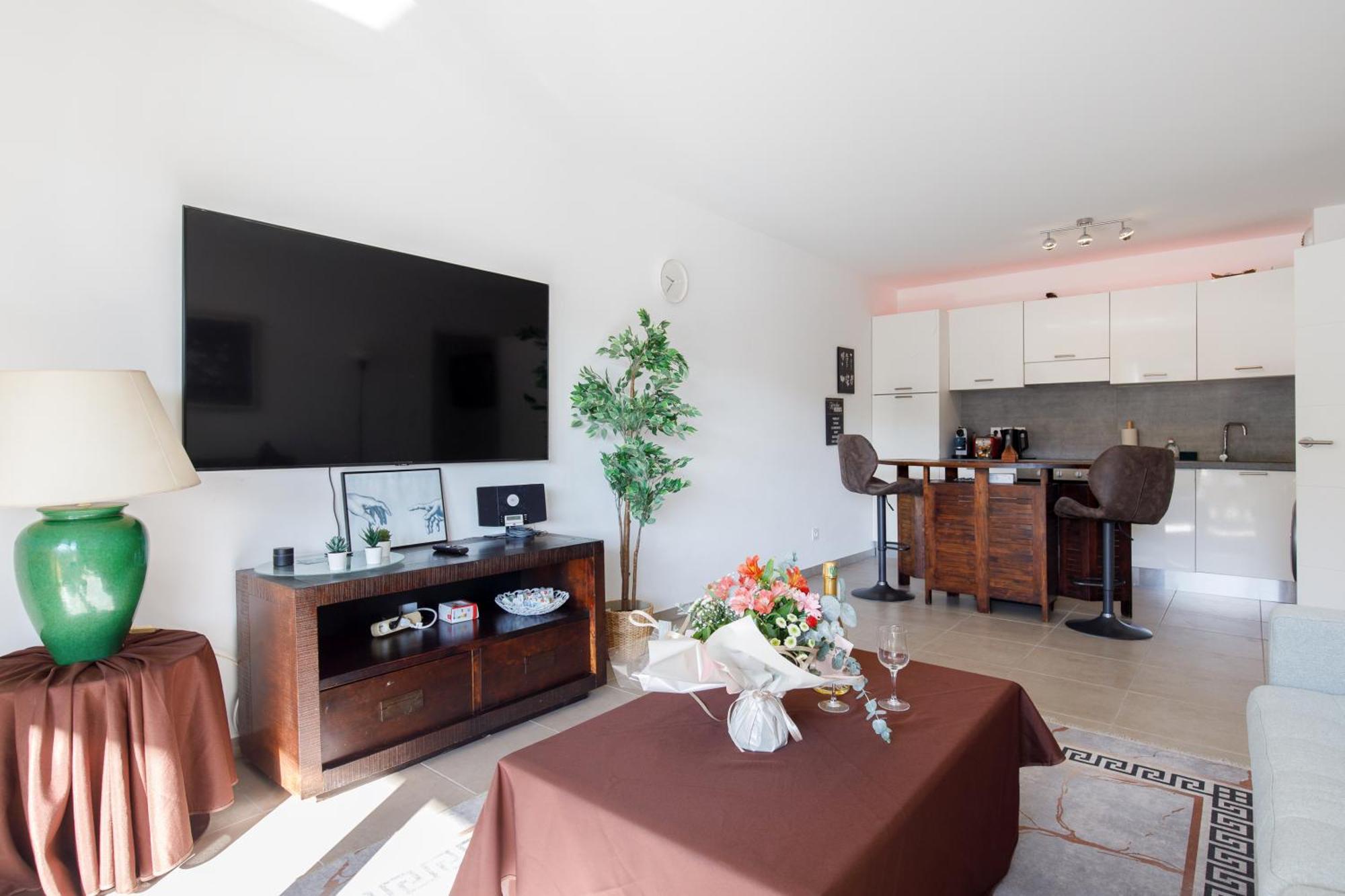 Lovely 2 Bedroom Condo With Pool Vallauris Eksteriør billede